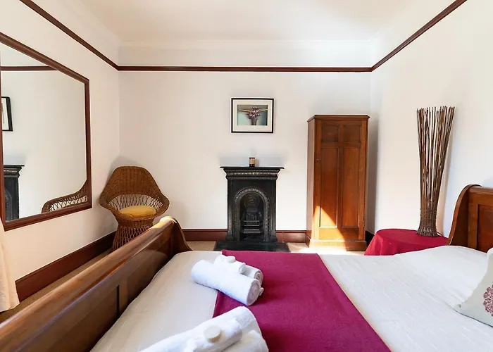Upton House - Charming 4-Bedroom Home In Torquay