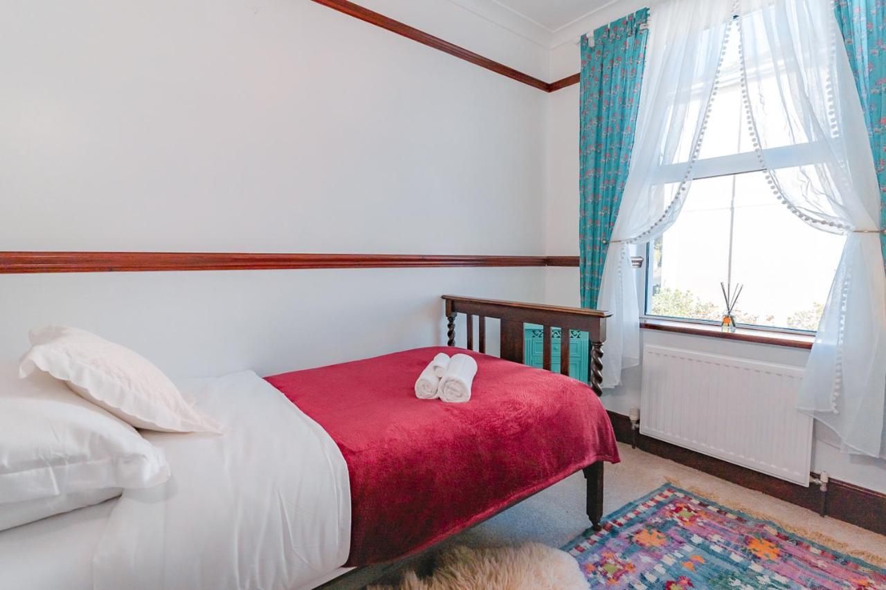 Upton House - Charming 4-bedroom In