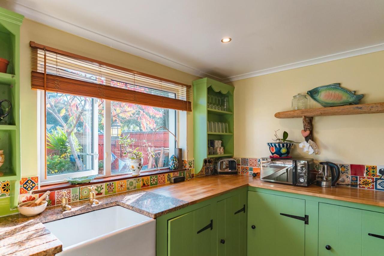 Upton House - Charming 4-bedroom In Torquay