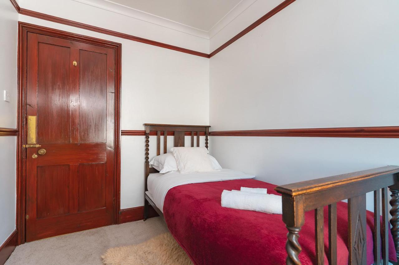 Upton House - Charming 4-bedroom In *